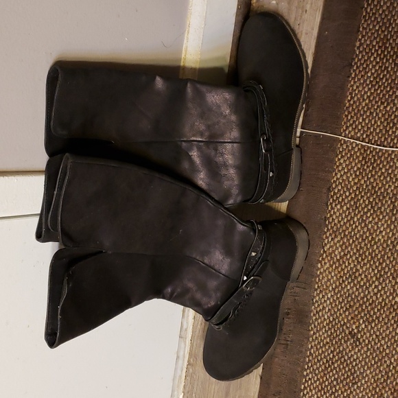 Black boots - Picture 8 of 9